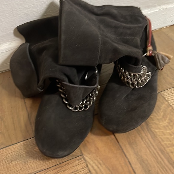 Isabel Marant Pour H&M
Ankle boots suede grey/black chain detail size 37 - Picture 10 of 11